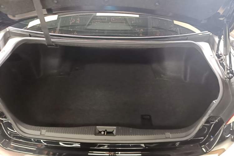 Used Toyota Crown 2015 2.5L Smart Edition Trunk