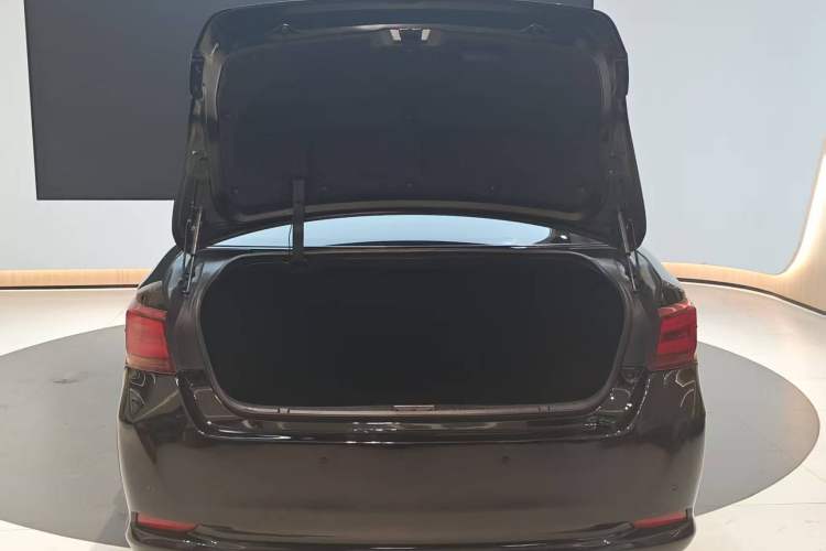 Used Toyota Crown 2015 2.0T Fashion Edition Trunk