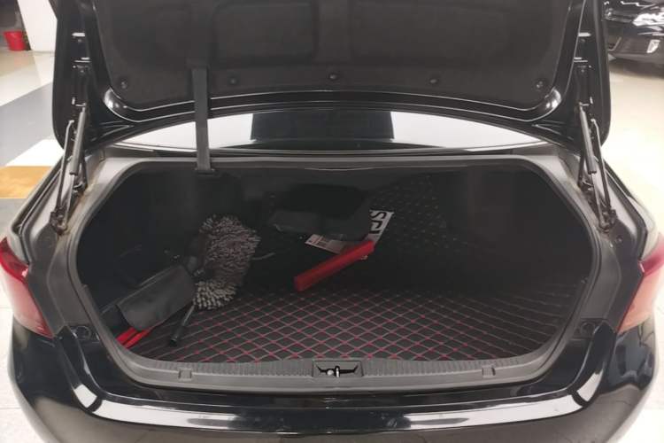 Used Toyota Crown 2015 2.5L Smart Edition Trunk