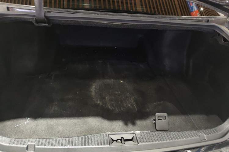 Used Toyota Crown 2015 2.5L Smart Edition Trunk