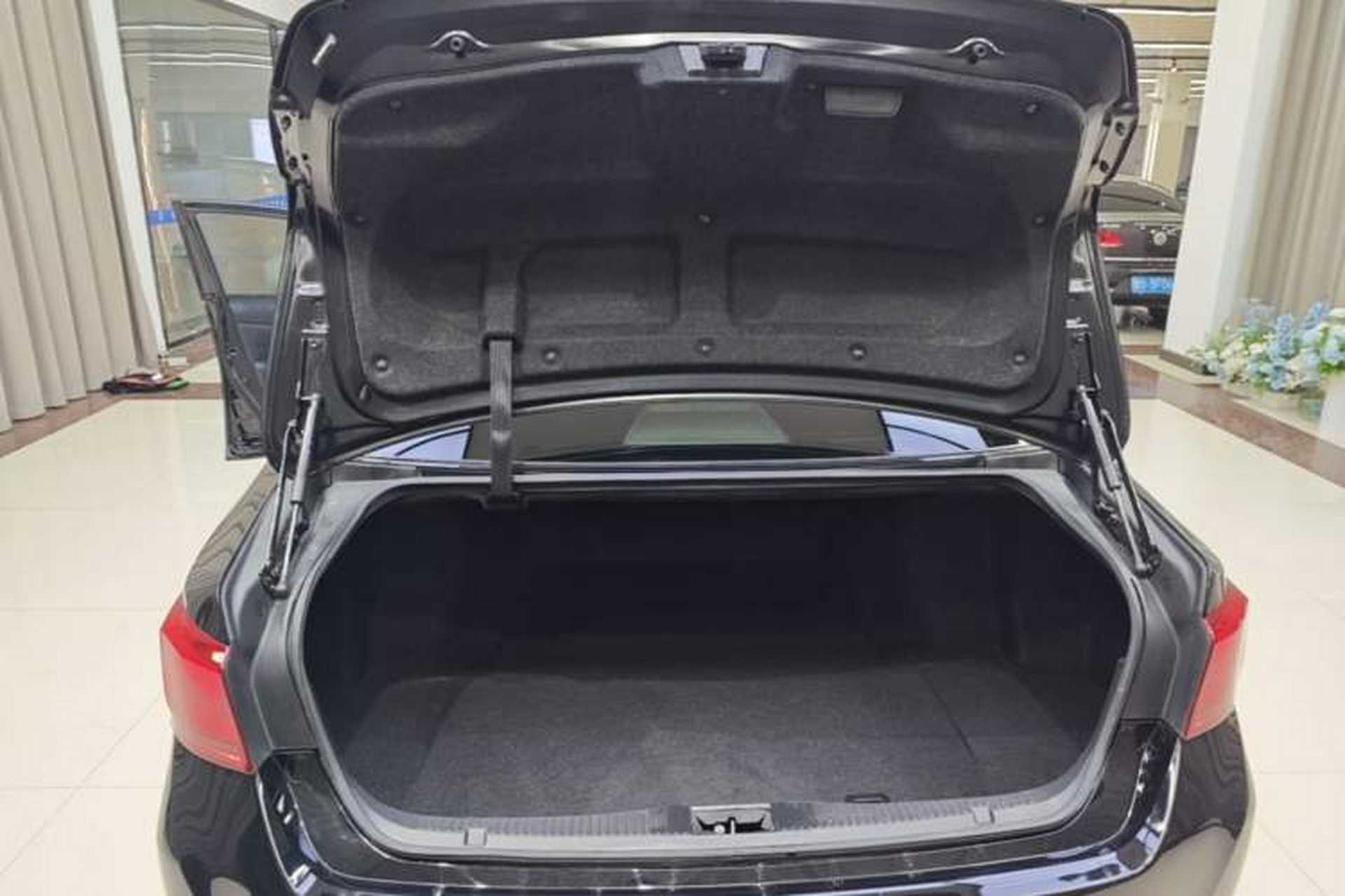 Used Toyota Crown 2015 2.0T Fashion Edition Trunk