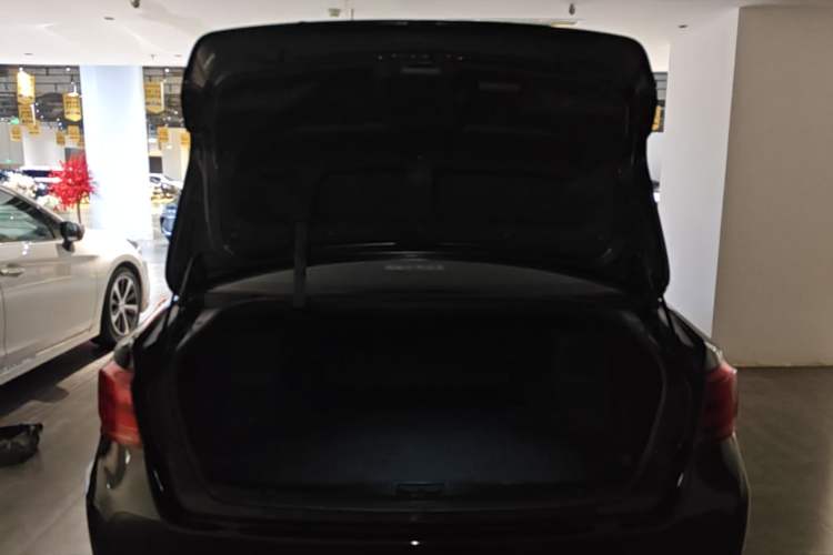 Used Toyota Crown 2015 2.0T Fashion Edition Trunk