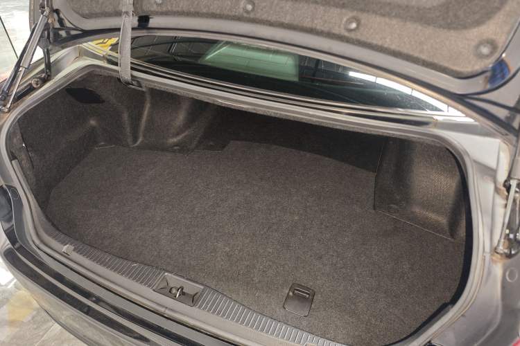 Used Toyota Crown 2015 2.0T Fashion Edition Trunk