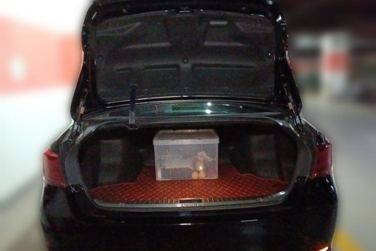 Used Toyota Crown 2015 2.0T Fashion Edition Trunk