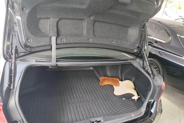 Used Toyota Crown 2015 2.5L Smart Edition Trunk