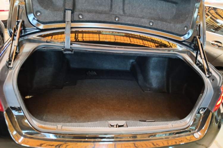 Used Toyota Crown 2015 2.0T Fashion Edition Trunk
