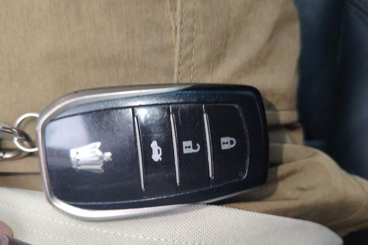 Used Toyota Crown 2015 2.0T Fashion Edition Vehicle Key
