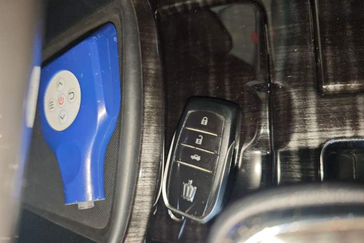 Used Toyota Crown 2015 2.0T Fashion Edition Vehicle Key