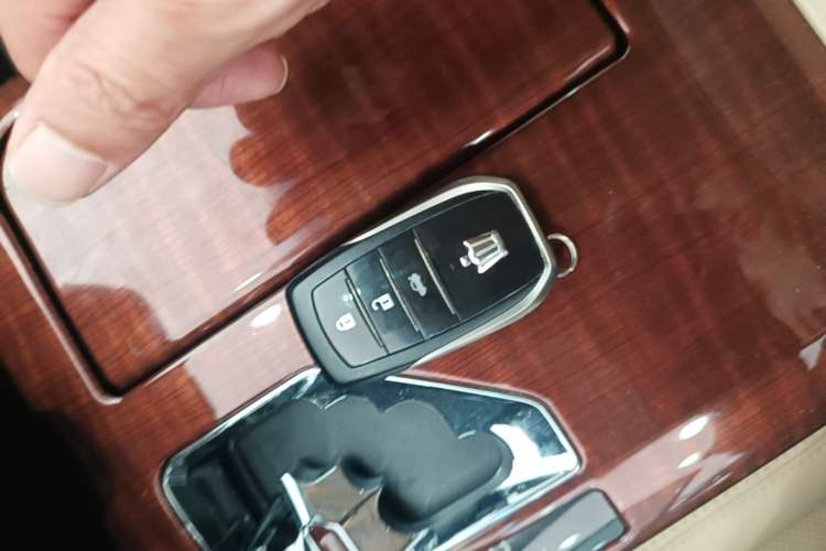 Used Toyota Crown 2015 2.0T Fashion Edition Vehicle Key