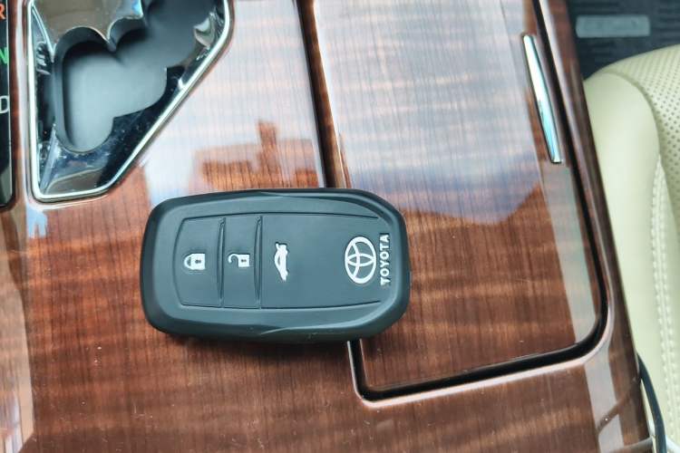 Used Toyota Crown 2015 2.5L Smart Edition Vehicle Key