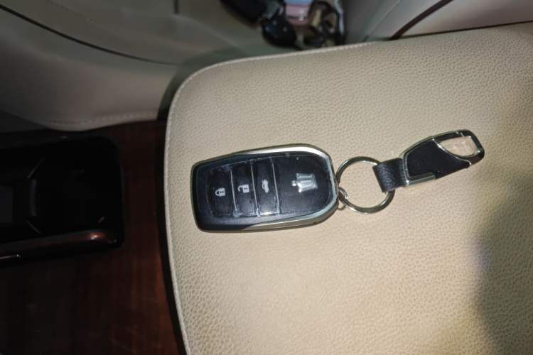 Used Toyota Crown 2015 2.0T Fashion Edition Vehicle Key