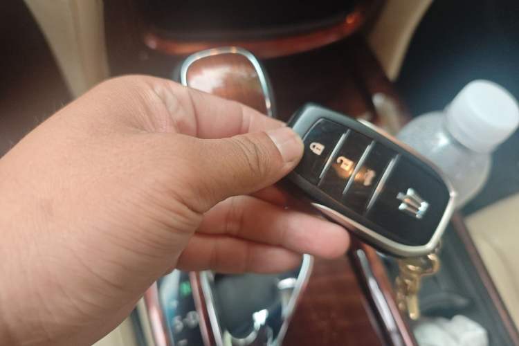 Used Toyota Crown 2015 2.0T Fashion Edition Vehicle Key
