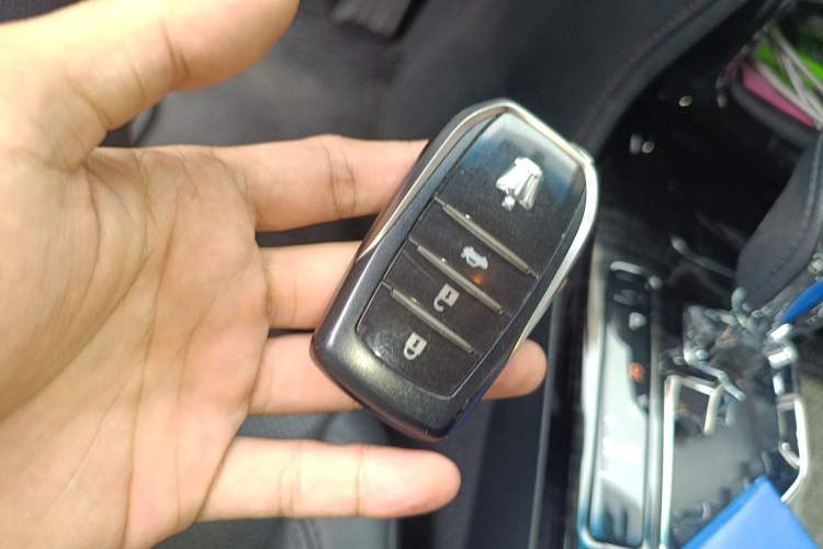 Used Toyota Crown 2015 2.5L Smart Edition Vehicle Key