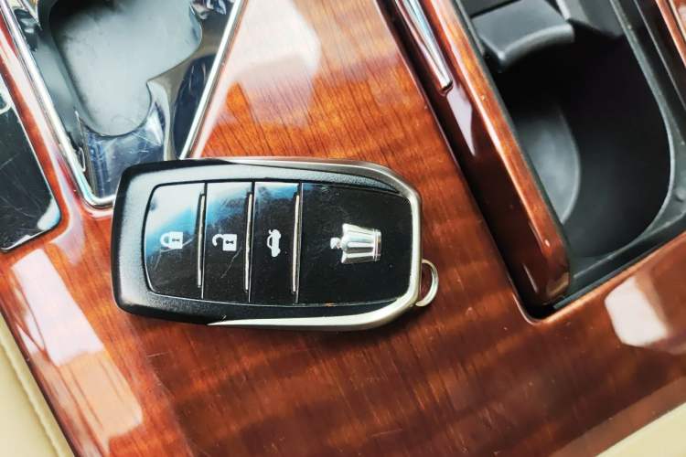 Used Toyota Crown 2015 2.0T Fashion Edition Vehicle Key