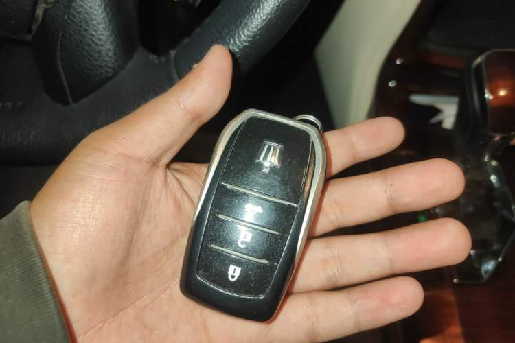 Used Toyota Crown 2015 2.0T Fashion Edition Vehicle Key