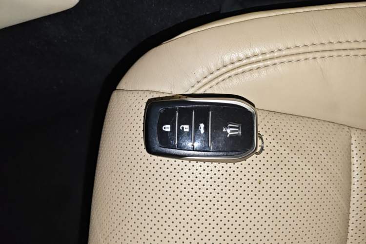 Used Toyota Crown 2015 2.0T Fashion Edition Vehicle Key
