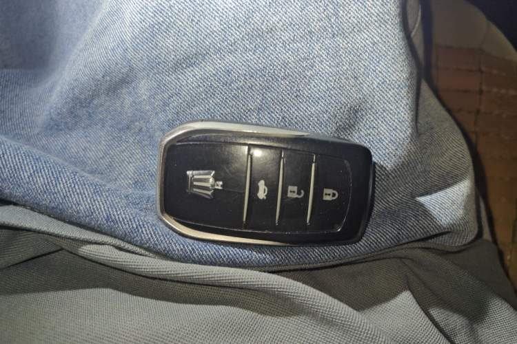 Used Toyota Crown 2015 2.0T Fashion Edition Vehicle Key