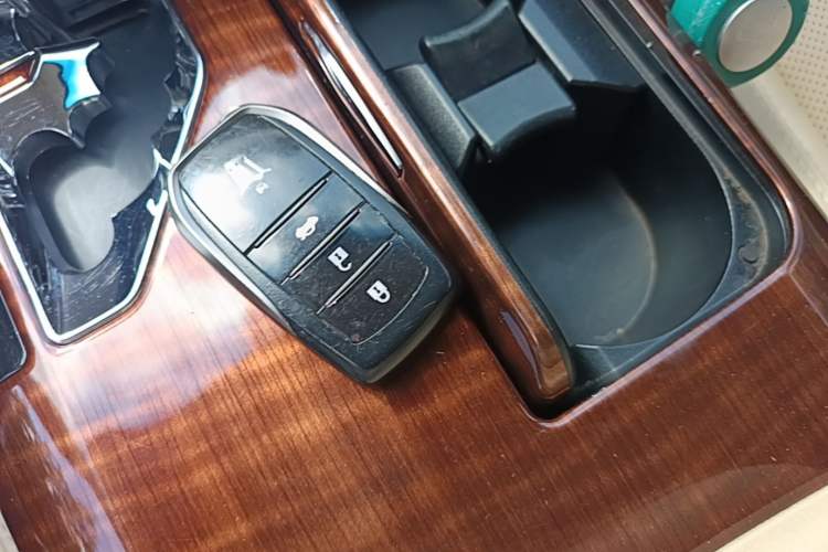 Used Toyota Crown 2015 2.5L Smart Edition Vehicle Key