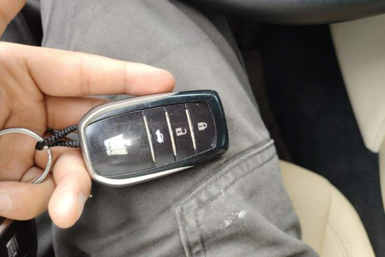 Used Toyota Crown 2015 2.5L Elite Edition Vehicle Key
