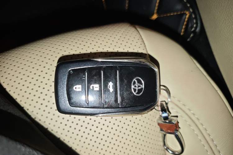 Used Toyota Crown 2015 2.0T Fashion Edition Vehicle Key