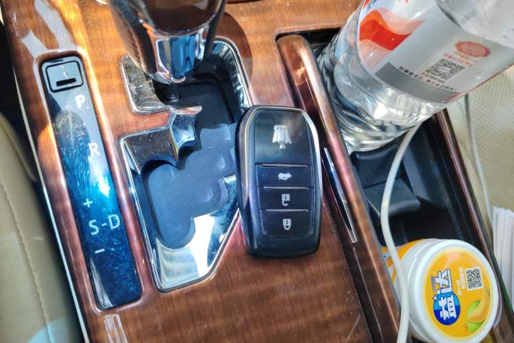 Used Toyota Crown 2015 2.0T Fashion Edition Vehicle Key