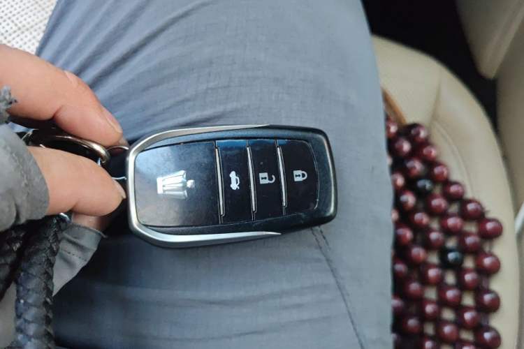 Used Toyota Crown 2015 2.0T Fashion Edition Vehicle Key