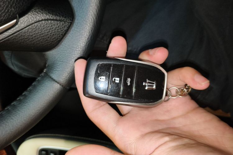 Used Toyota Crown 2015 2.0T Fashion Edition Vehicle Key