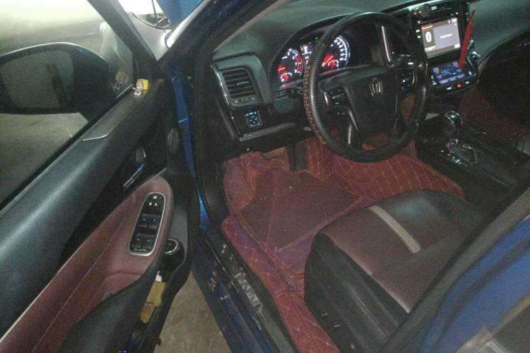 Used Toyota Crown 2015 2.0T Fashion Edition Driver Seat