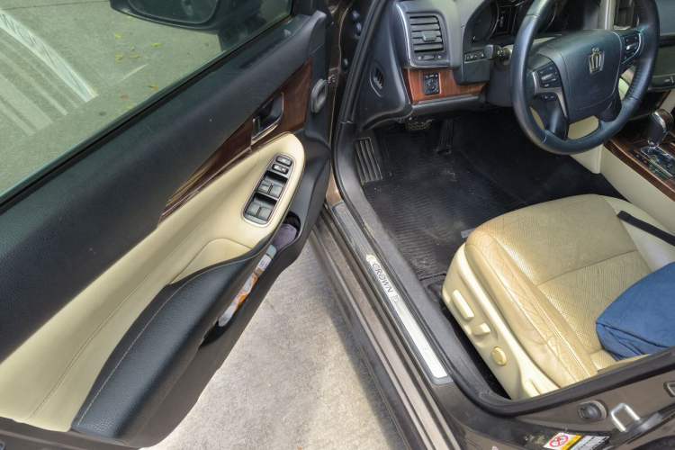 Used Toyota Crown 2015 2.0T Fashion Edition Driver Seat