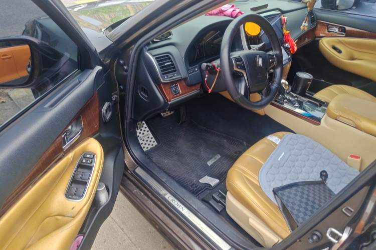 Used Toyota Crown 2015 2.0T Pioneer Edition Driver Seat