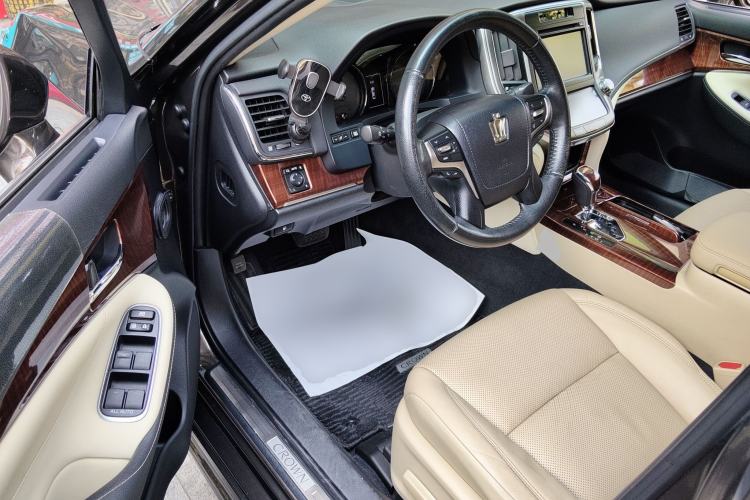 Used Toyota Crown 2015 2.0T Fashion Edition Driver Seat