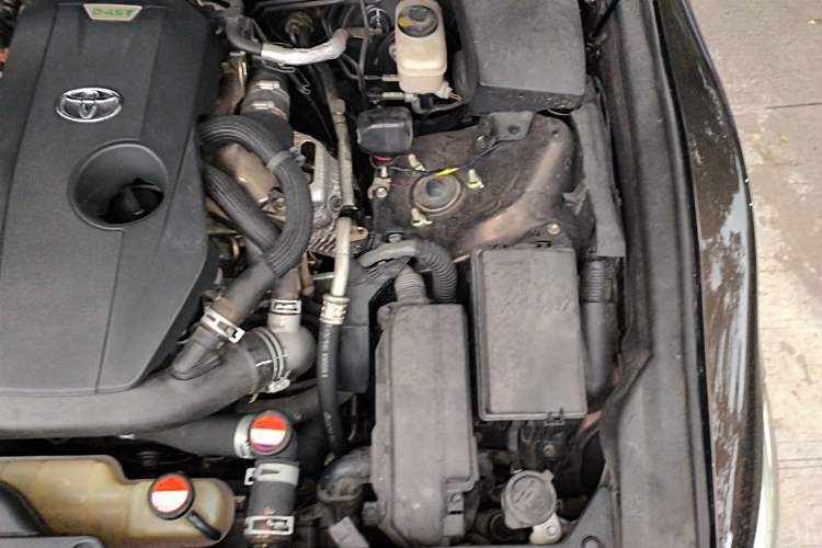 Used Toyota Crown 2015 2.0T Fashion Edition Engine Bay Left