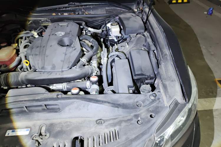 Used Toyota Crown 2015 2.0T Fashion Edition Engine Bay Left