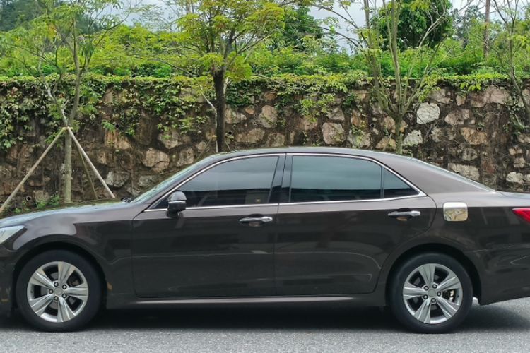 Used Toyota Crown 2015 2.0T Fashion Edition Exterior 2