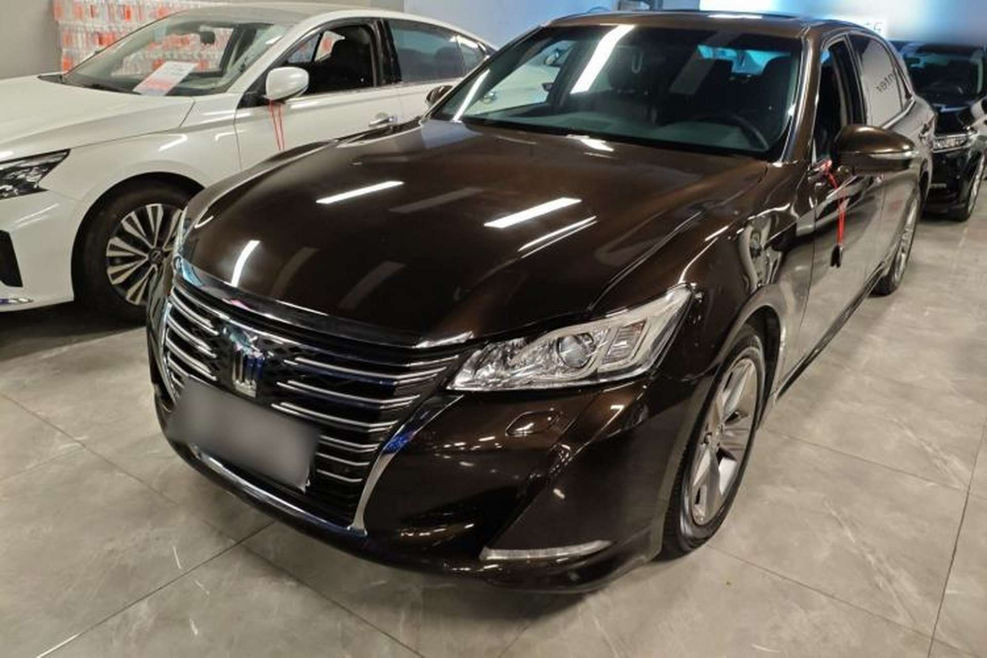 Used Toyota Crown 2015 2.0T Fashion Edition Front Left 45 Deg