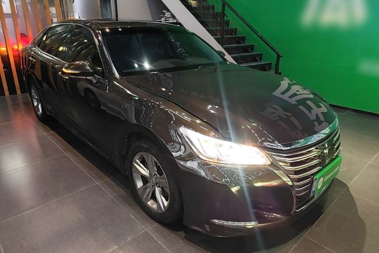 Used Toyota Crown 2015 2.0T Fashion Edition Front Right 45 Deg