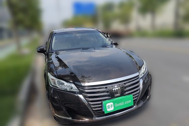 Used Toyota Crown 2015 2.0T Fashion Edition Front Right 45 Deg