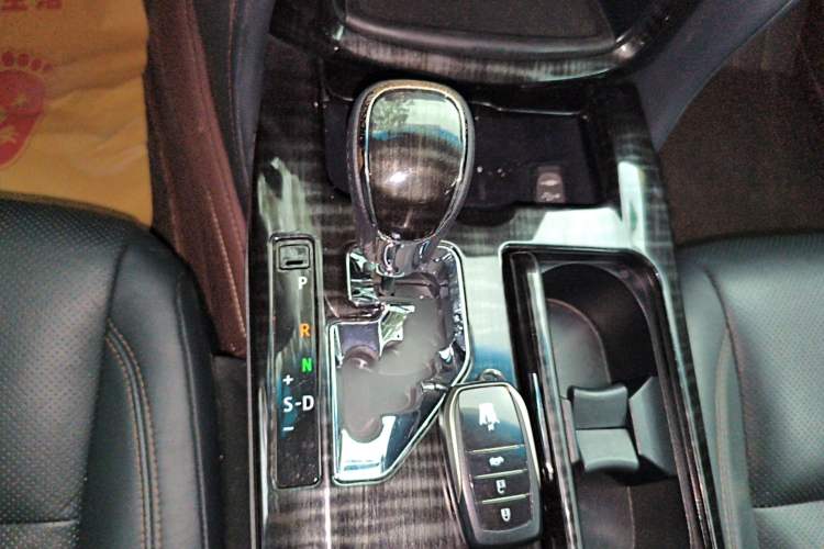 Used Toyota Crown 2015 2.0T Fashion Edition Gear Lever