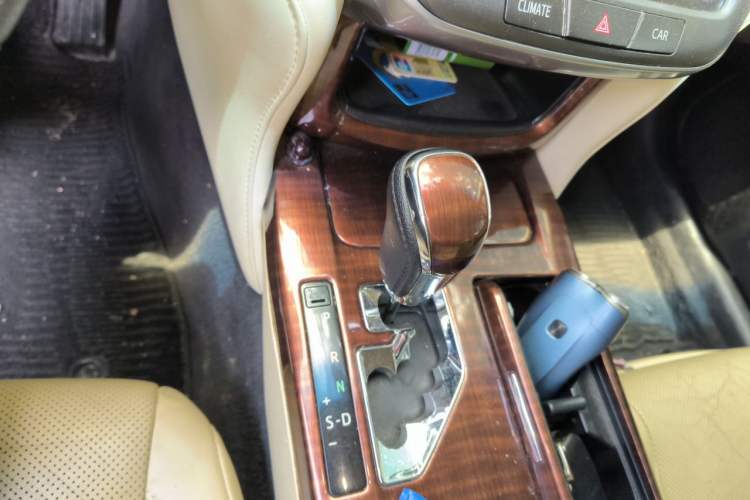 Used Toyota Crown 2015 2.0T Fashion Edition Gear Lever