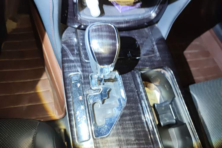 Used Toyota Crown 2015 2.0T Fashion Edition Gear Lever