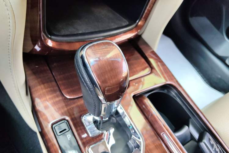 Used Toyota Crown 2015 2.0T Fashion Edition Gear Lever