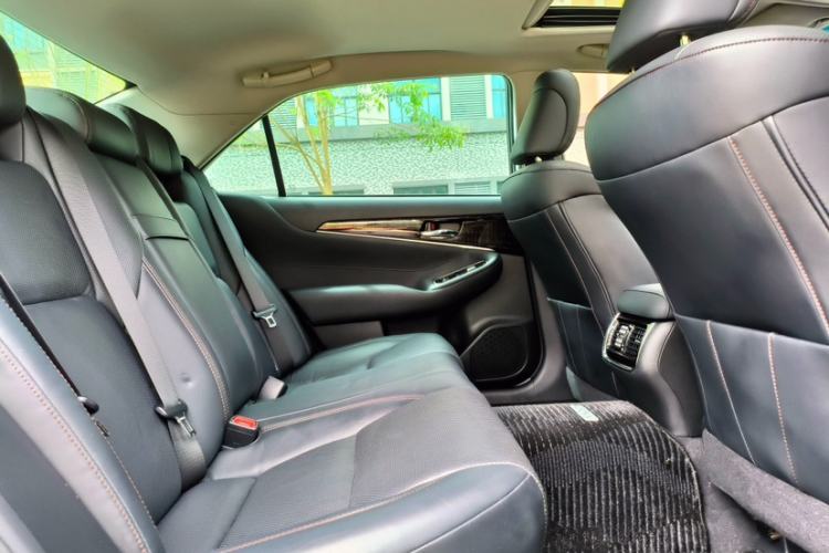Used Toyota Crown 2015 2.0T Fashion Edition Interior 1