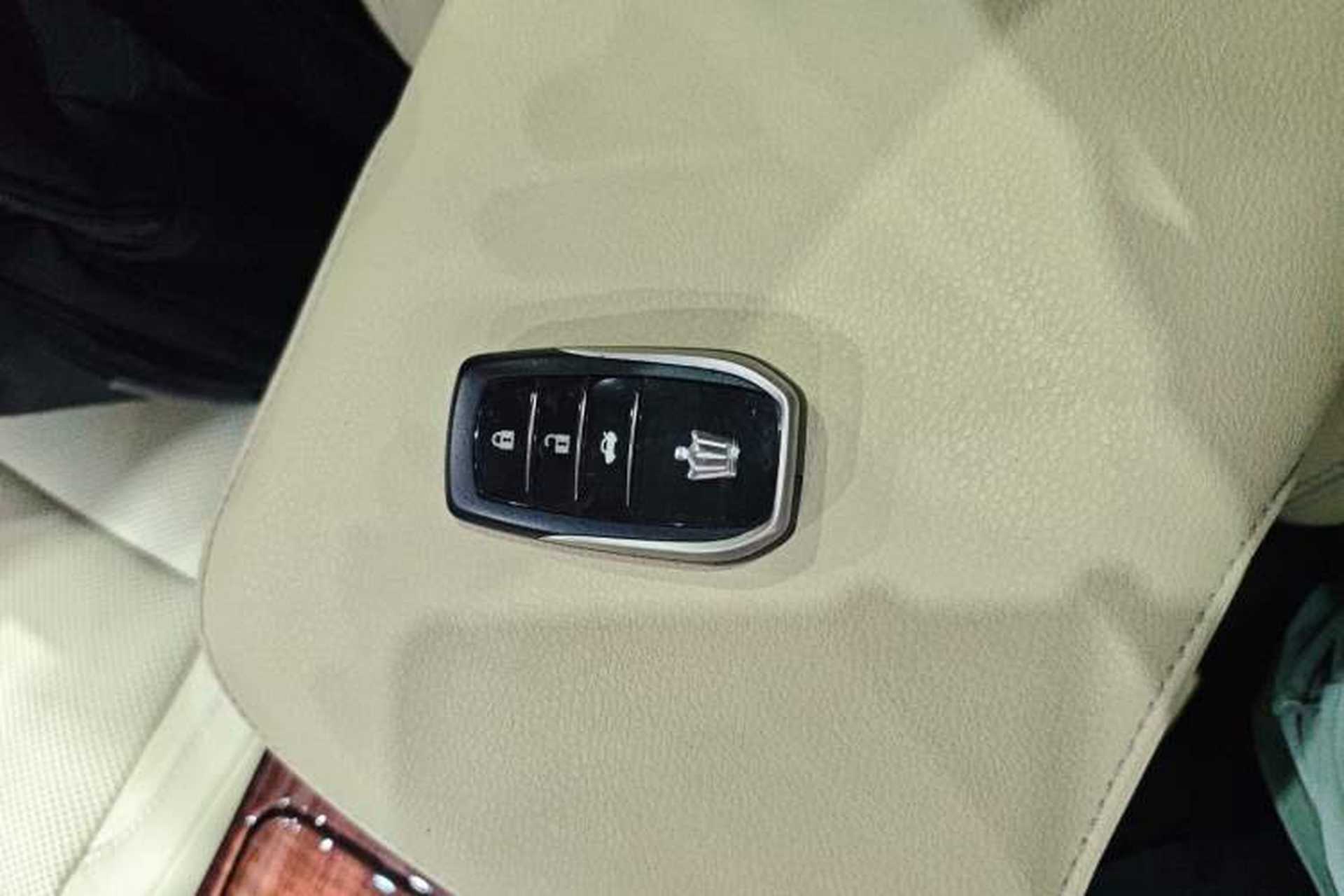 Used Toyota Crown 2015 2.0T Fashion Edition Interior 1