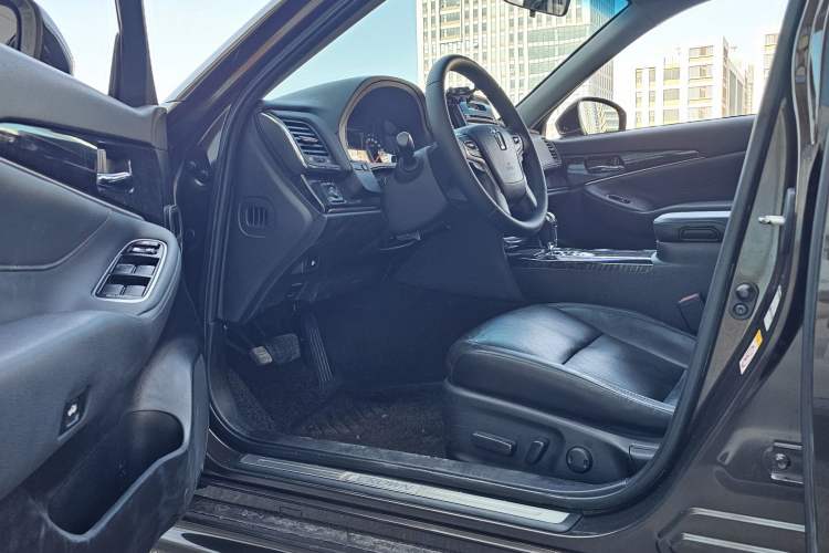 Used Toyota Crown 2015 2.0T Fashion Edition Interior 1