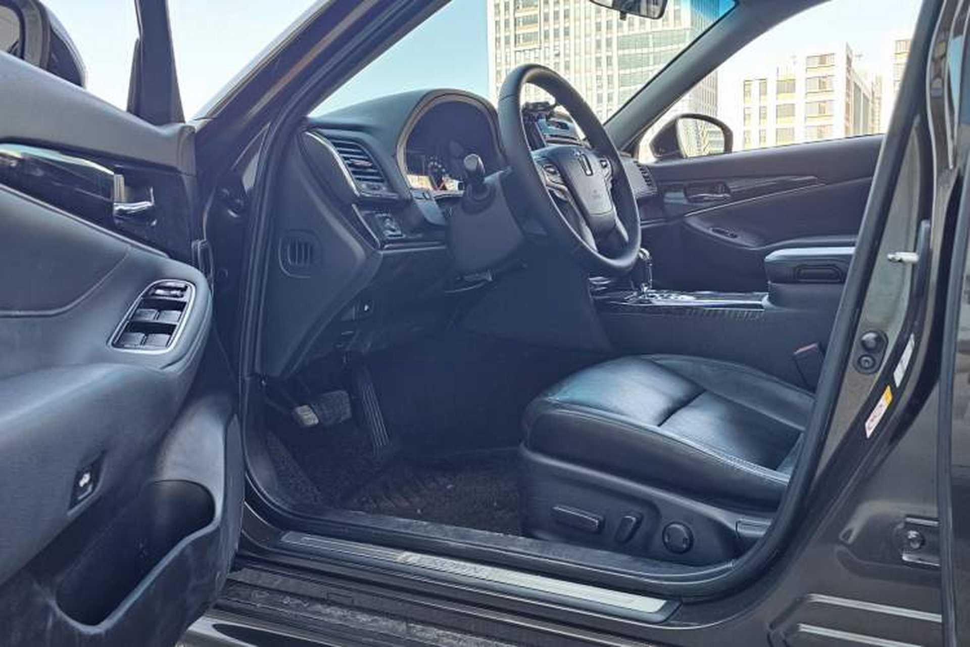 Used Toyota Crown 2015 2.0T Fashion Edition Interior 1
