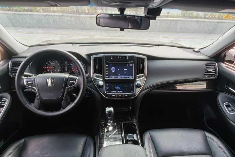 Used Toyota Crown 2015 2.0T Fashion Edition Interior 2
