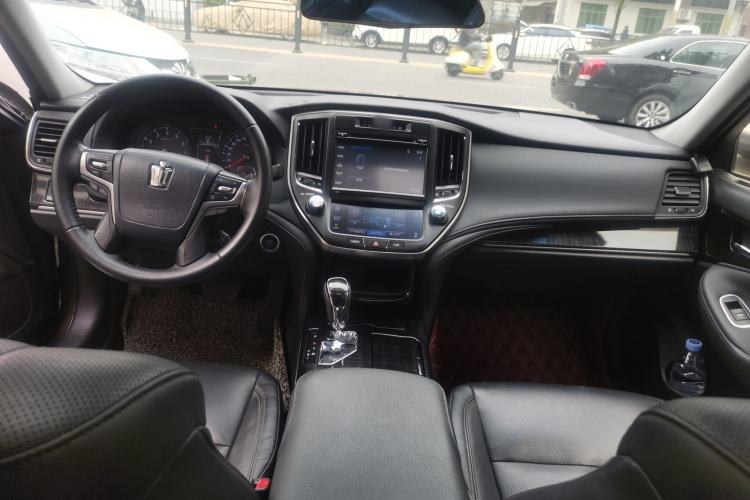 Used Toyota Crown 2015 2.0T Fashion Edition Interior 2