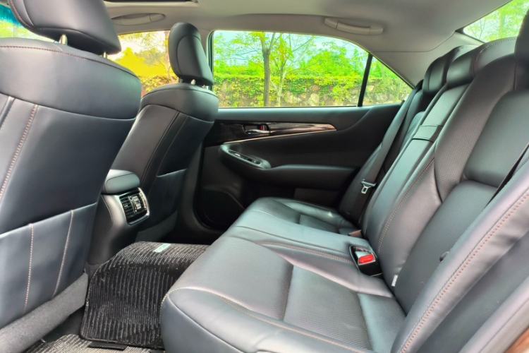 Used Toyota Crown 2015 2.0T Fashion Edition Interior 3