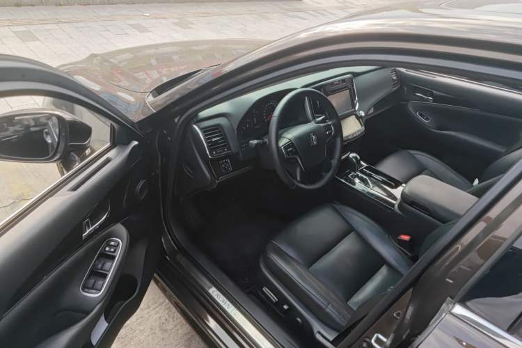 Used Toyota Crown 2015 2.0T Fashion Edition Interior 3