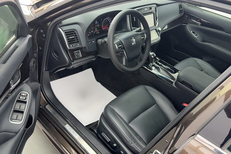 Used Toyota Crown 2015 2.0T Fashion Edition Interior 3